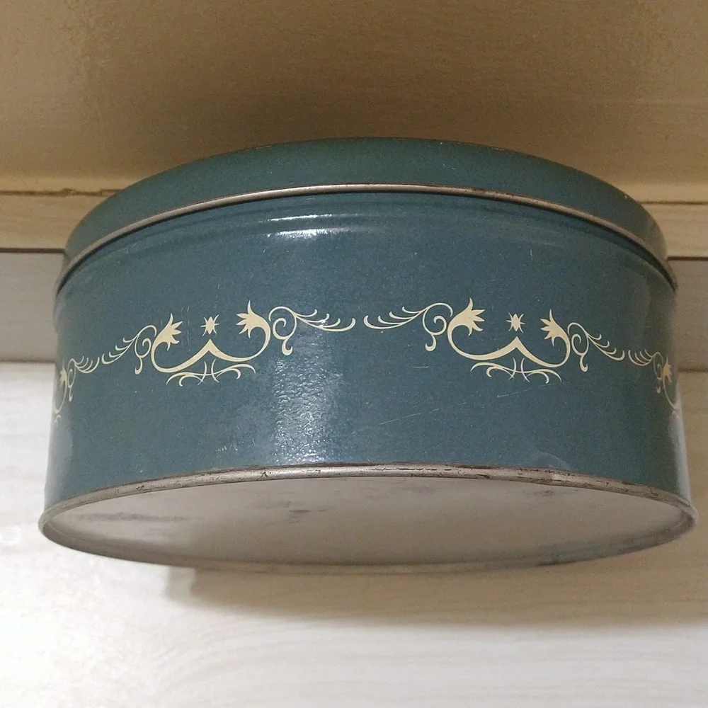 Vintage Shirley Jean Capital Cake Carriage Metal Christmas Fruit Cake Tin